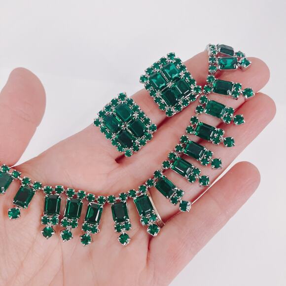 Emerald Green Rhinestone Necklace & Clip Earrings Set Mid Century Revival Parure - Picture 6 of 14